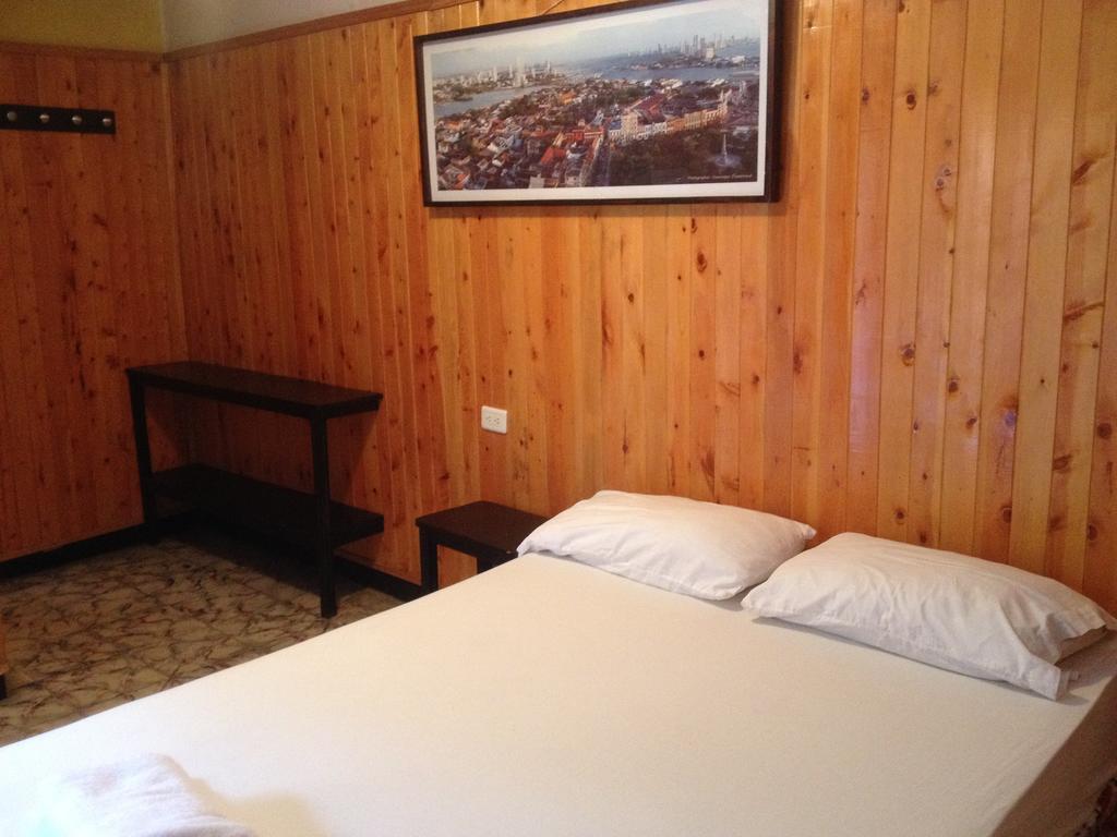 Mamabella Hostal *