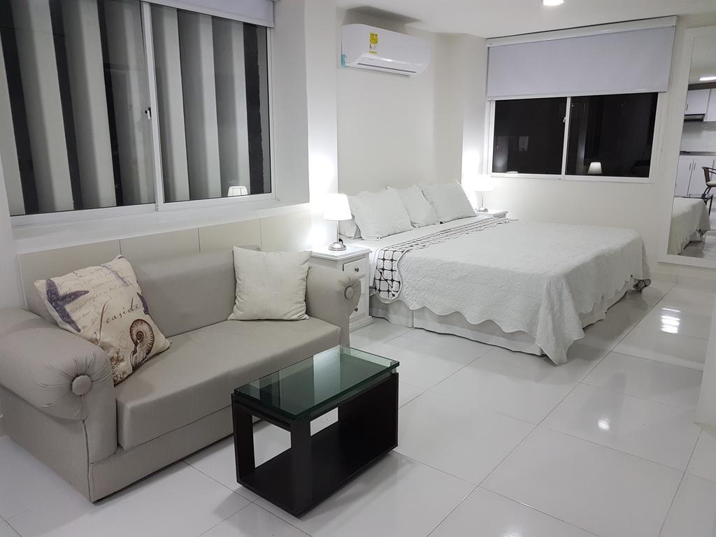 Apartamento Espectaculares Vistas, Edificio Nautilus, Barrio El Laguito. *