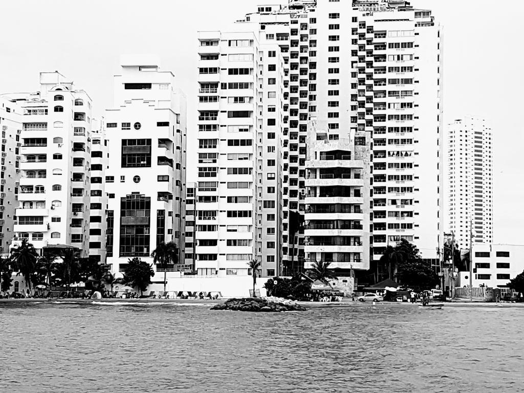 Espectaculares Vistas, Edificio Nautilus, Barrio El Laguito. *