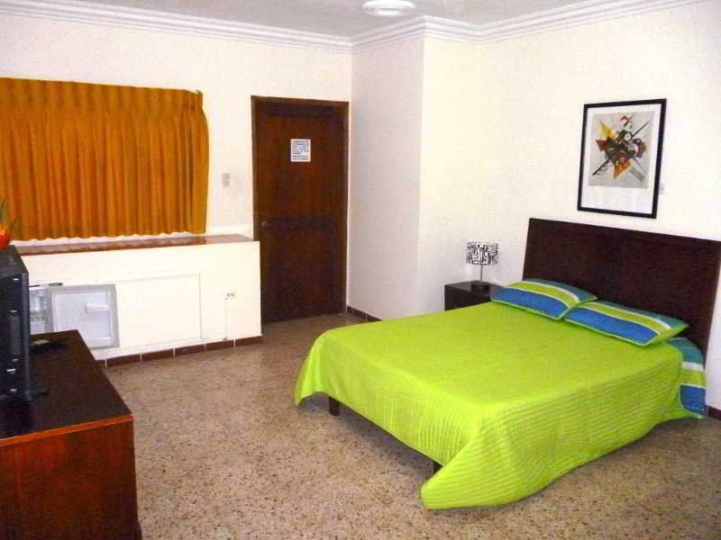 Tom Apartahotel 3*