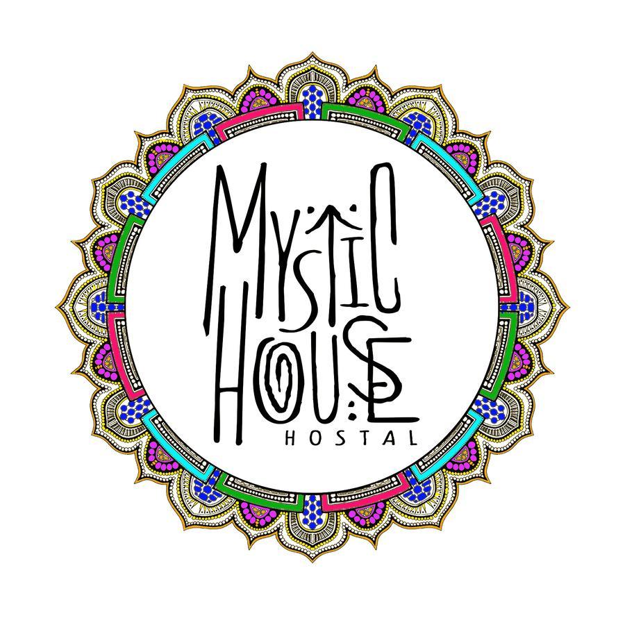 Hostal Mystic House *