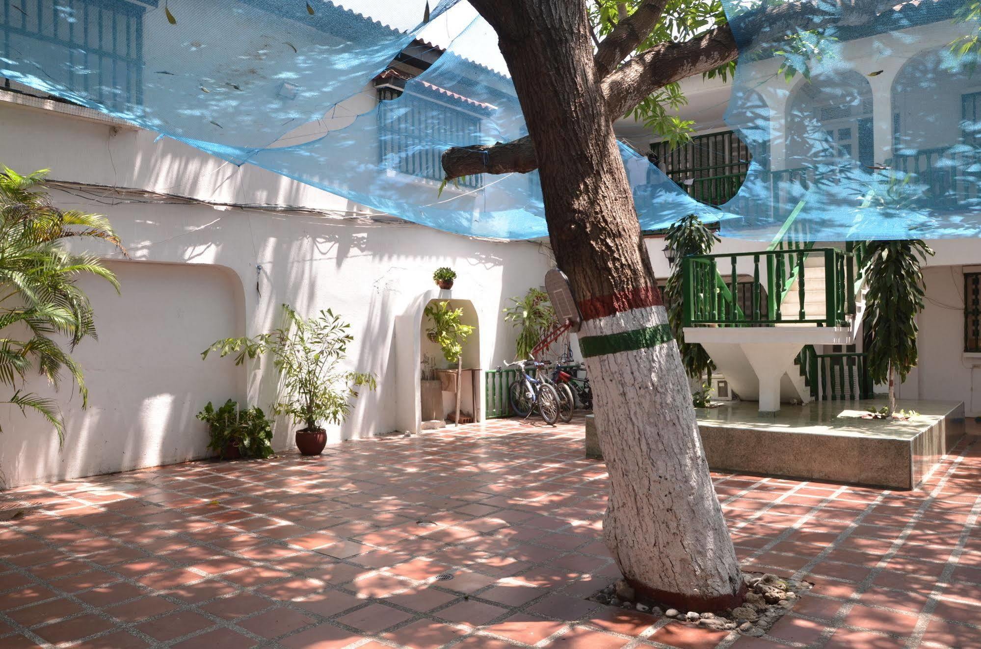 Hotel Vargas Airport 2*