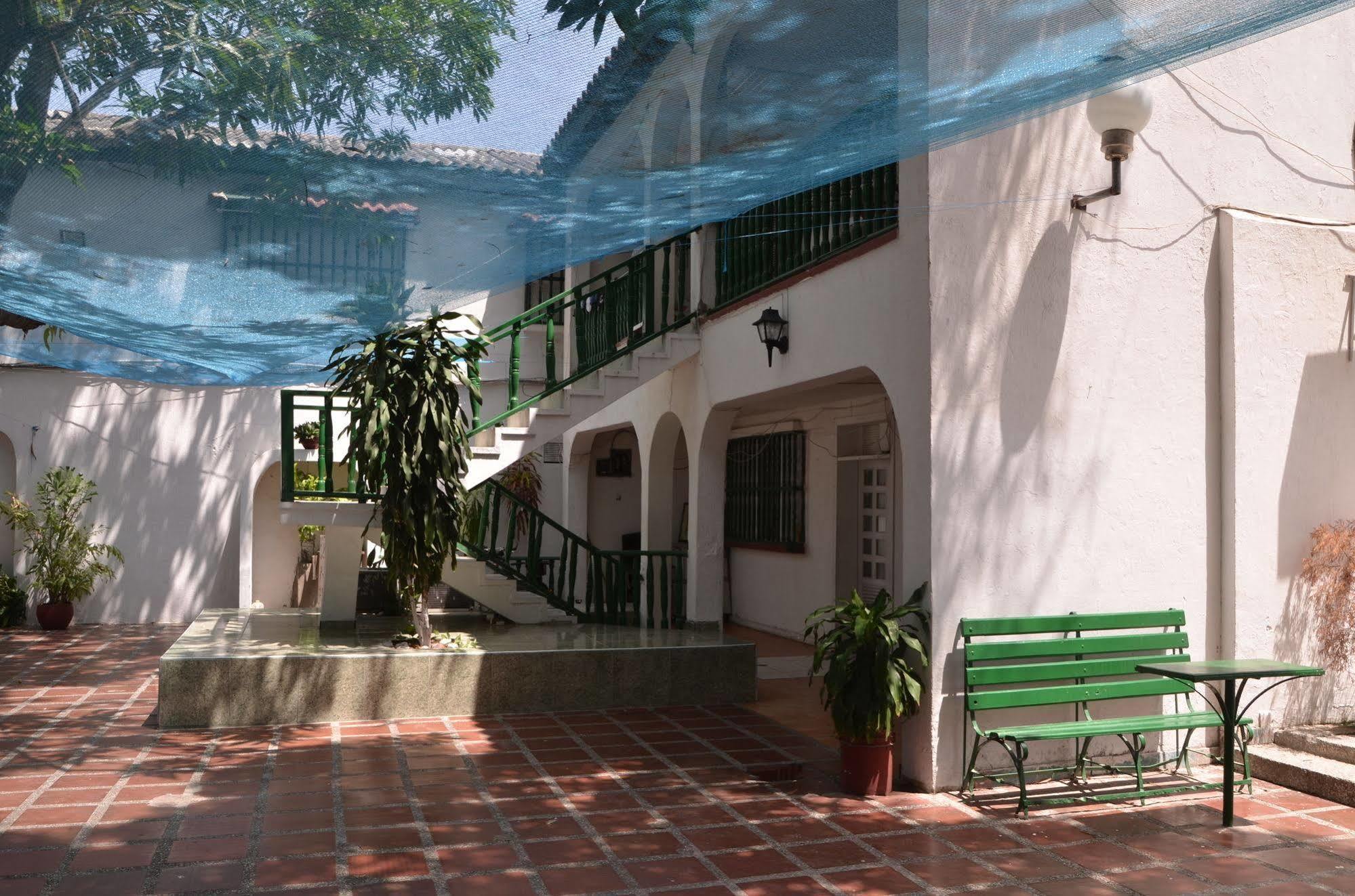 Hotel Vargas Airport