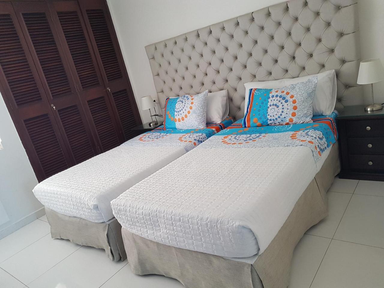 Espectaculares Vistas, Edificio Nautilus, Barrio El Laguito. Apartamento *