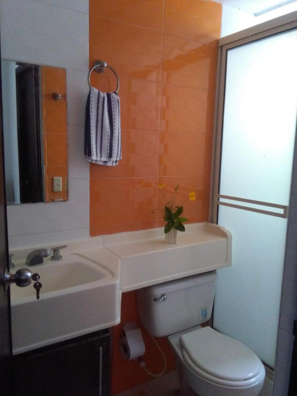 Habitación en casa particular Edificio Rincon De Marbella Apt 103