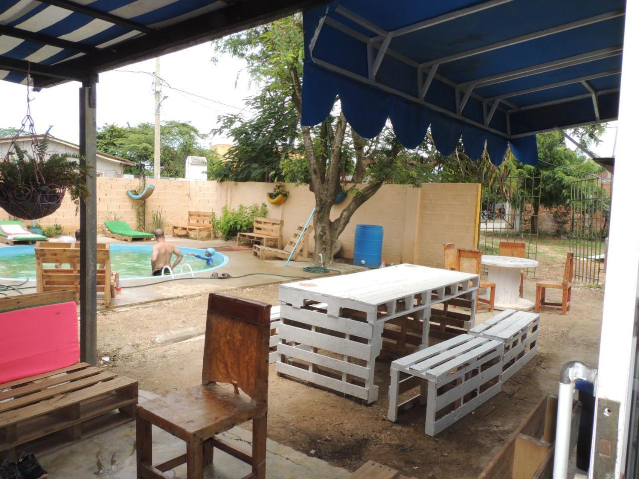 Hostal Punta Canoa *