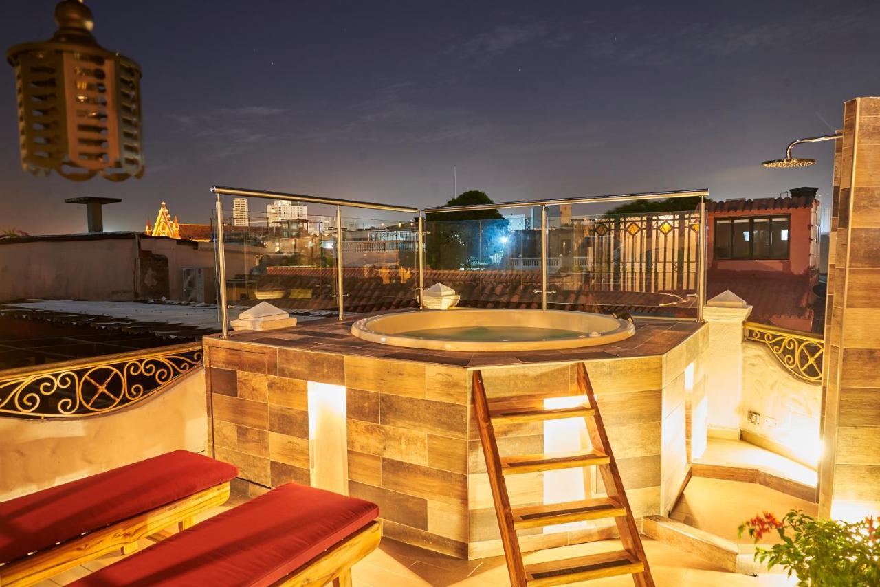 The Icon Capsule Hostal *