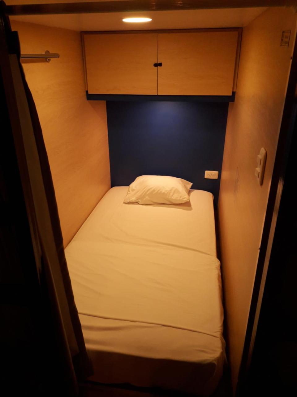 The Icon Capsule Hostal *