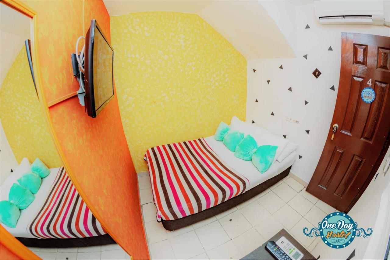 Hostal One Day *