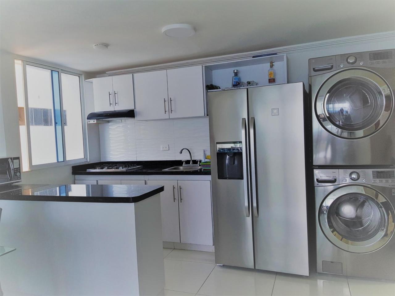 Espectaculares Vistas, Edificio Nautilus, Barrio El Laguito. Apartamento Cartagena