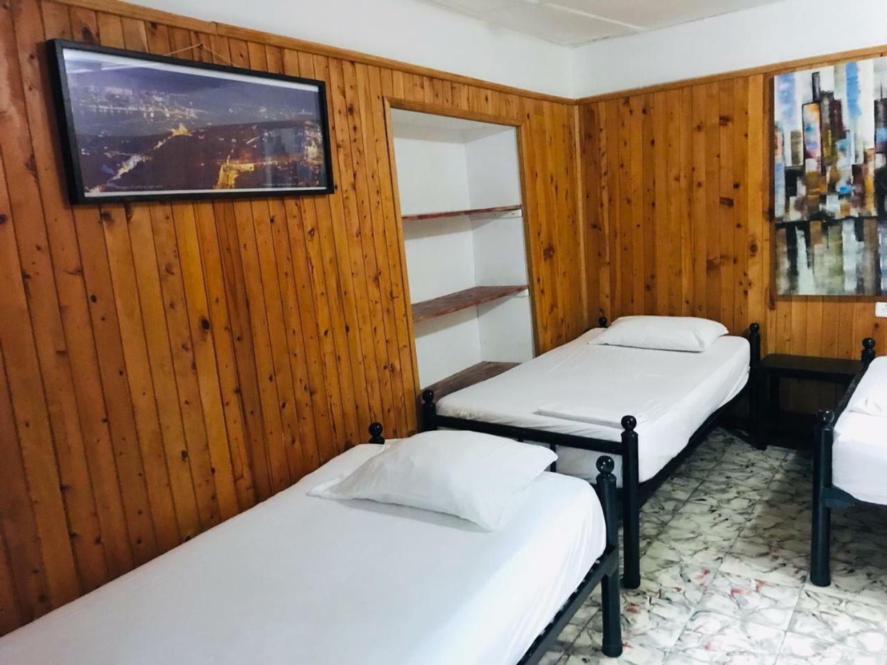 Mamabella Hostal *