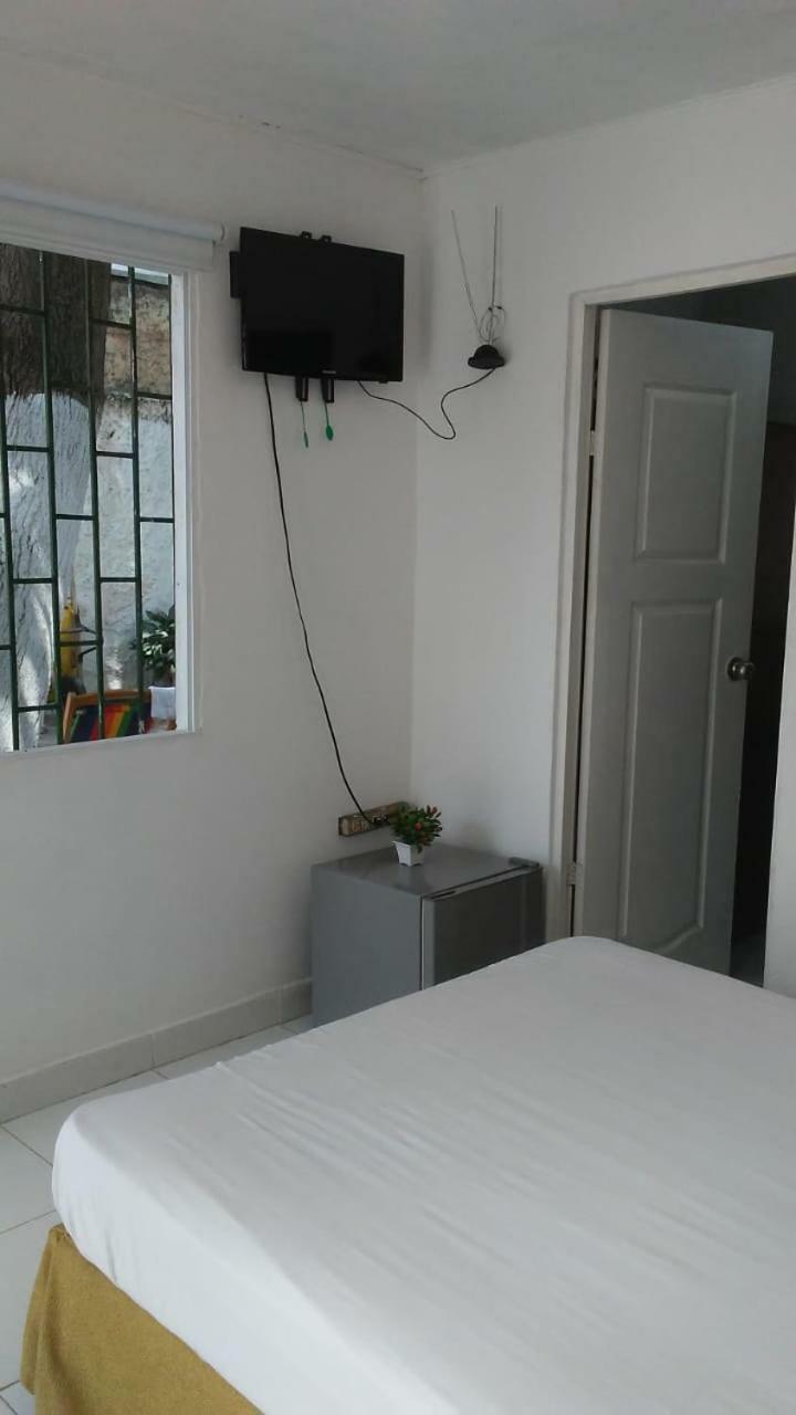 Habitaciónes Individuales Aeropuerto Y Playa Habitación en casa particular