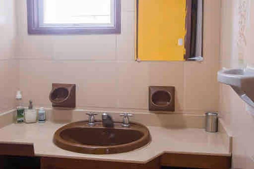 Iv 2 Bedroom *