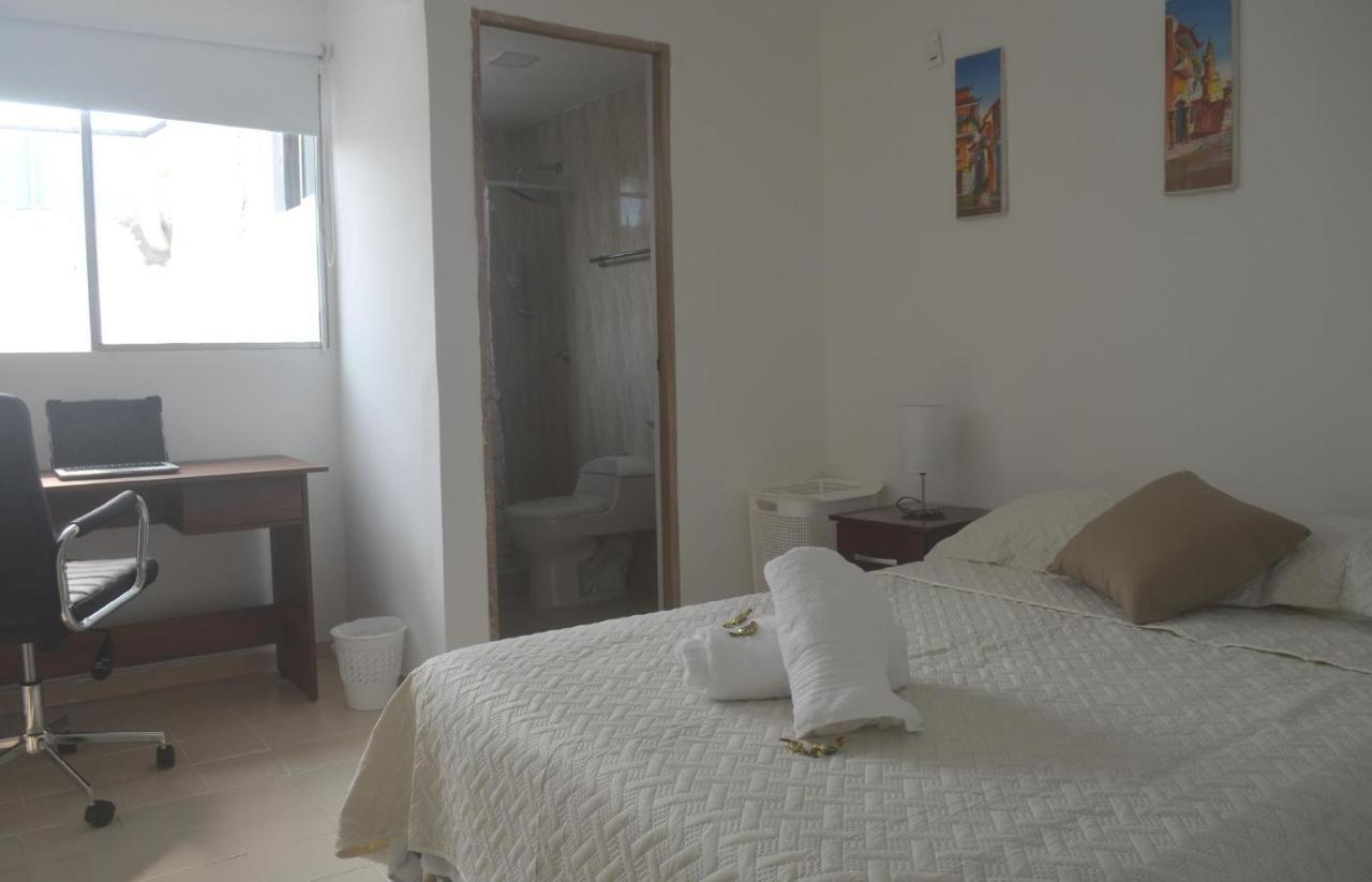 House One Block From Castillo Grande Casa Playa Holiday home Cartagena