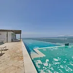 Artsy Oceanview Condo W Incredible Rooftop Pool