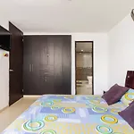 Apartamento con piscina a una cuadra de la playa