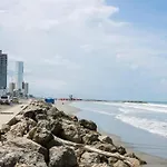 Apartamento Frente a la playa y cercano centro Histórico