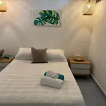 El Barrio Hostal