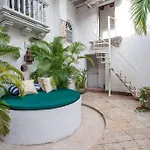 Casa Mayor, Aldaba Selection