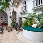 Casa Mayor, Aldaba Selection