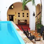 Casa Mayor, Aldaba Selection