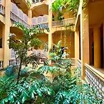 By Calamari Homes - El Porvenir 404 Walled City