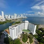Vista Al Mar Y Lago Piso 20
