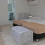 Be Lounge Hostel