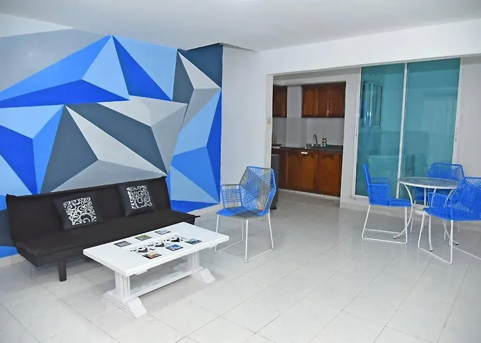 Modern 2Br Apartment Walking Distance From Airport