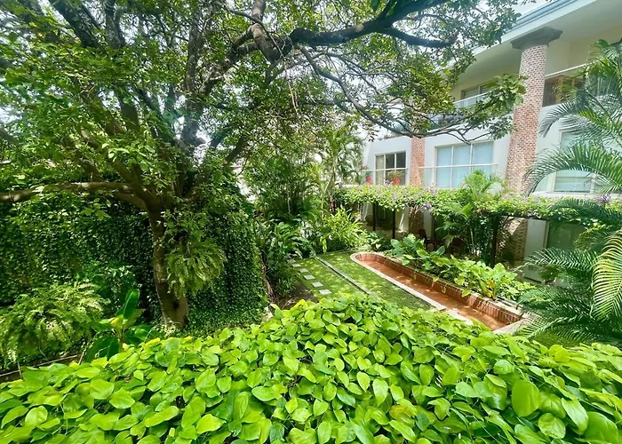 Modern Comfort - Spacious 2Br In Walled City