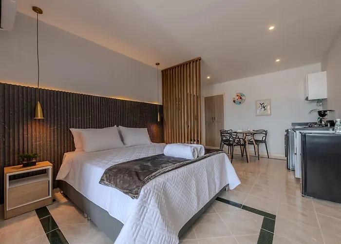 Unbeatable Location -Exclusive Views- Clock Tower