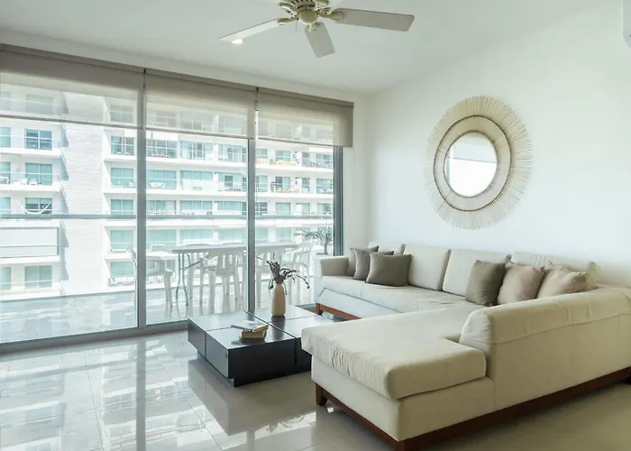 Impeccable 2Br With Charming Balcony In Sunset Beach