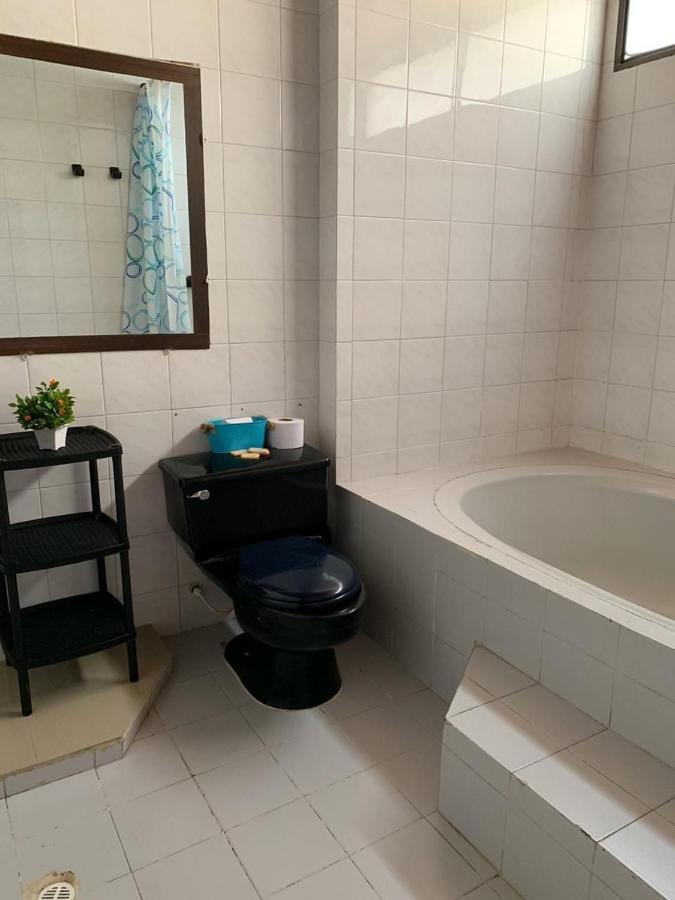 Bueno, Bonito Y Barato Apartamento