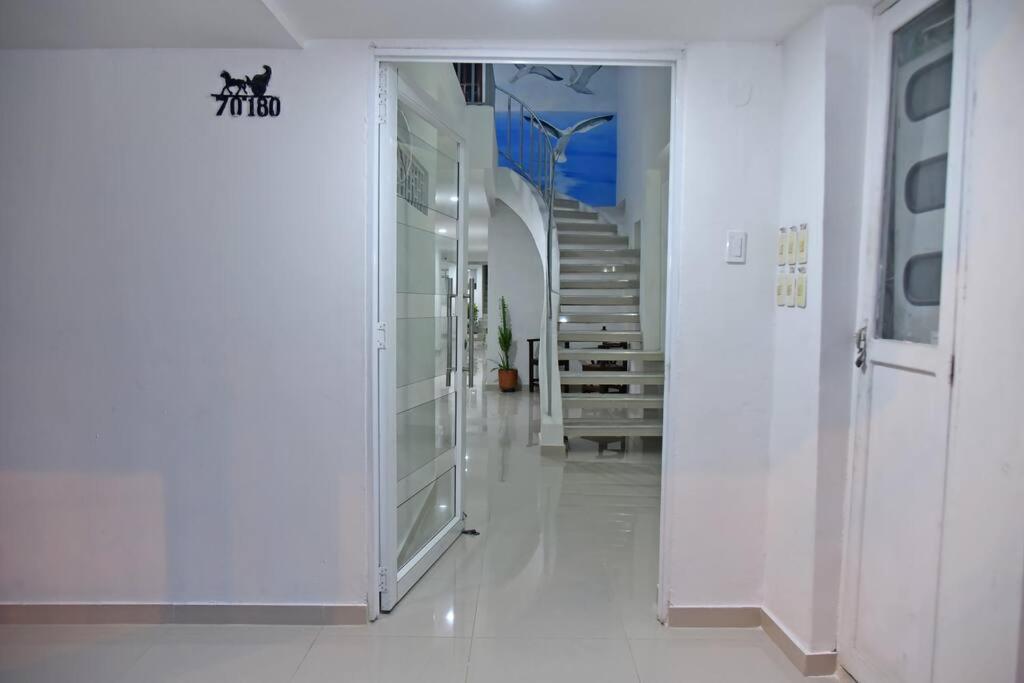 Modern 2br Walking Distance From Airport *