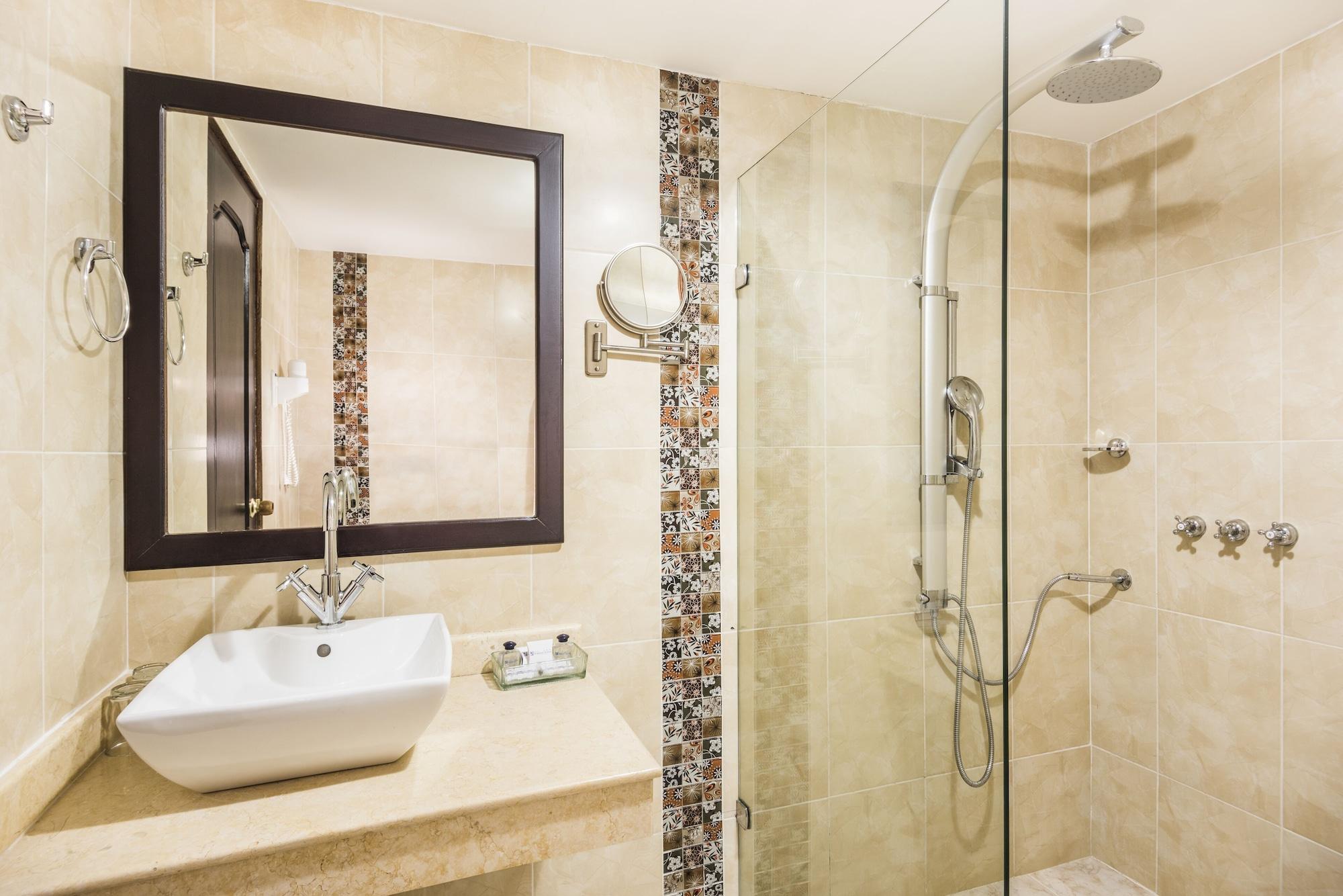 Dorado Plaza Calle Del Arsenal 4*