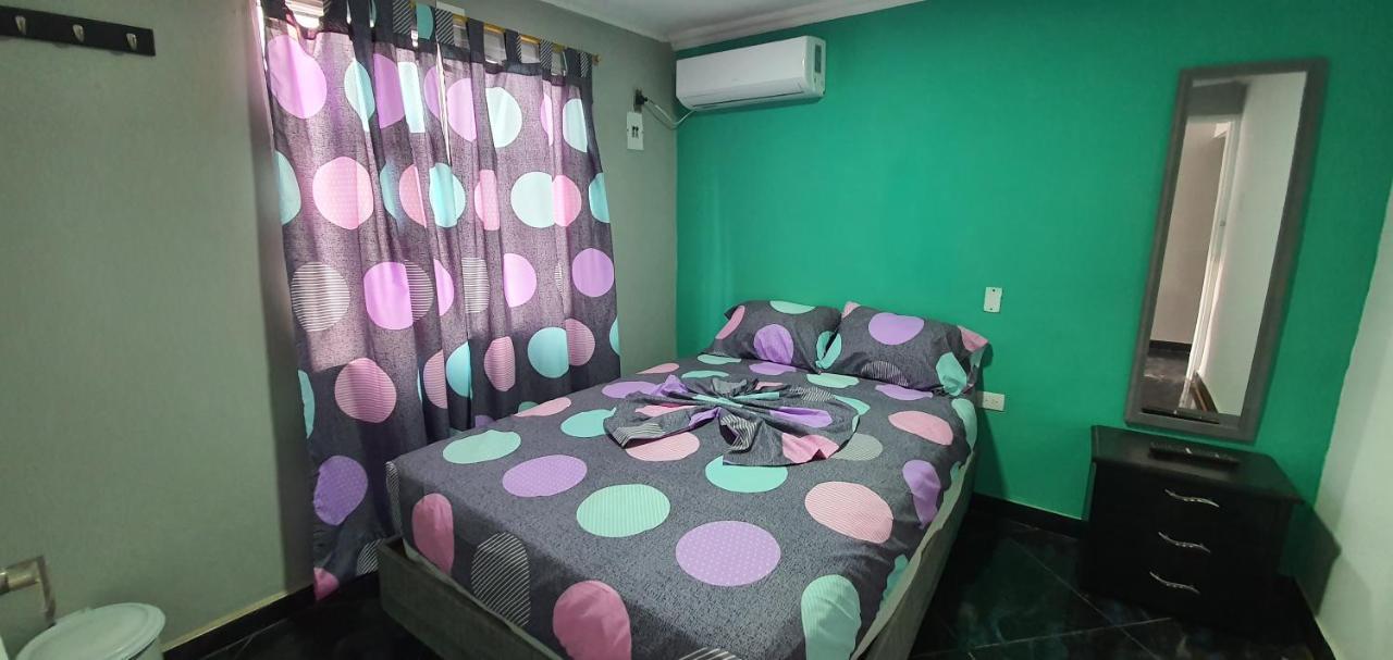 Hostal Mi Lindo Septiembre *