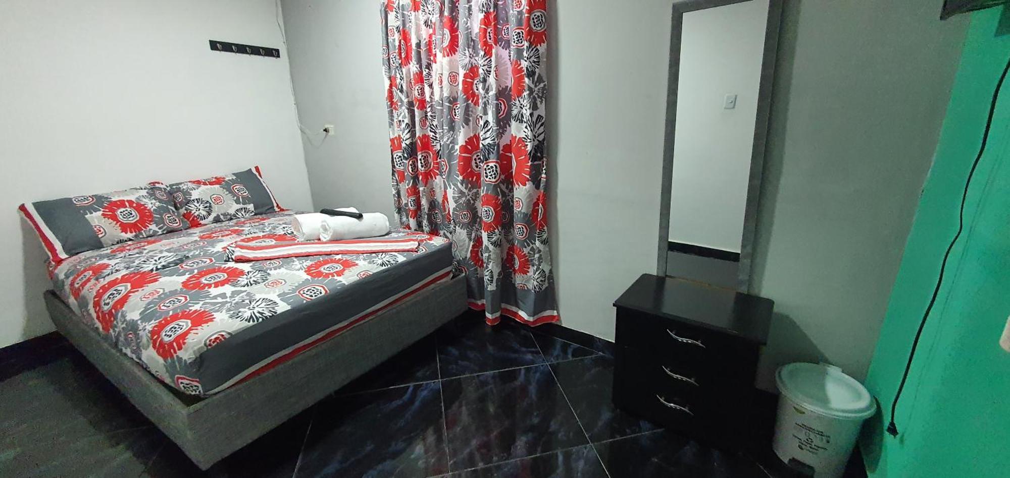 Hostal Mi Lindo Septiembre *
