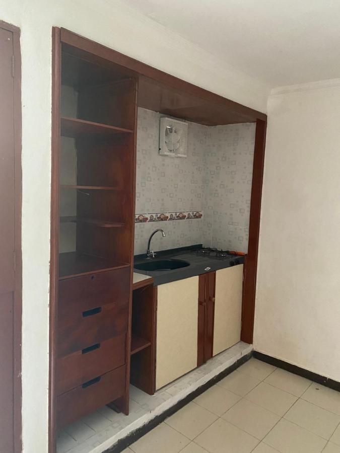 Habitación Independiente Cerca Al Aereopuerto Apartamento