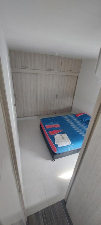 Hermoso Con Balcon, 3 Alcobas, 2 Banos *