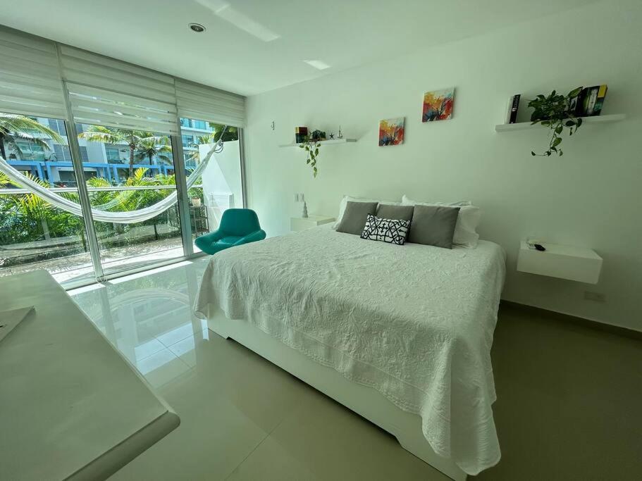 Beachfront Bliss-2br Haven Steps From Sandy Shores *