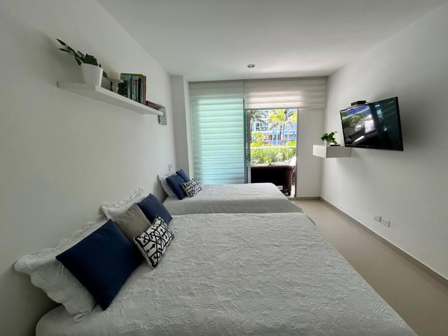 Apartamento Beachfront Bliss-2br Haven Steps From Sandy Shores
