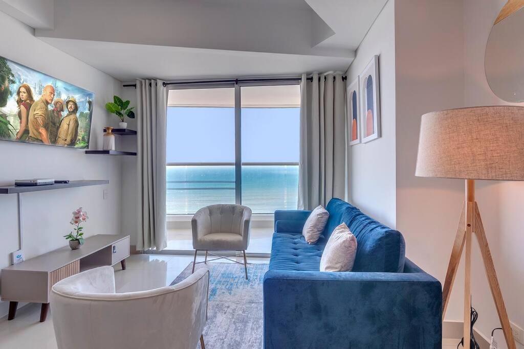 Moderno En Frente De La Playa. Apartamento