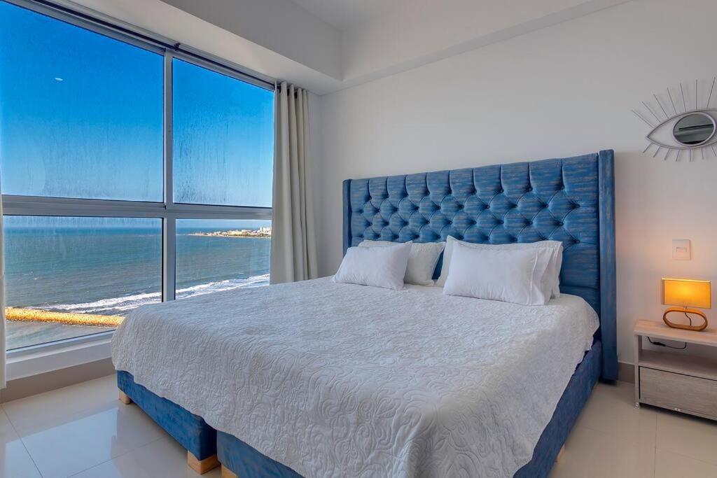 Moderno En Frente De La Playa. Apartamento