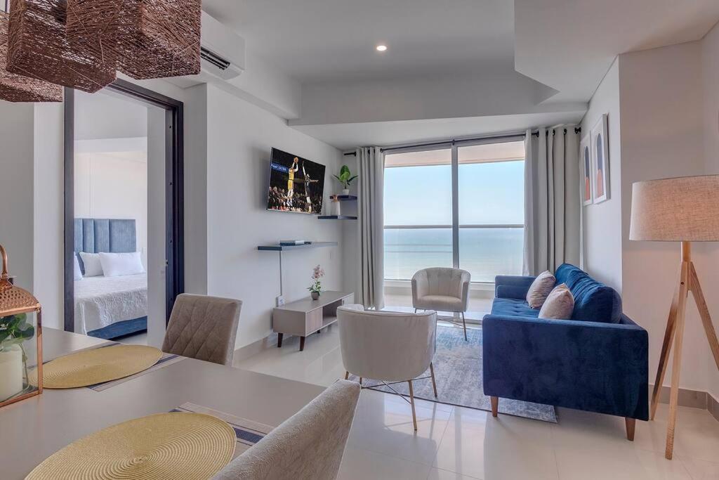 Apartamento Moderno En Frente De La Playa. Cartagena