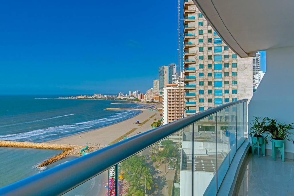 Moderno En Frente De La Playa. Apartamento *