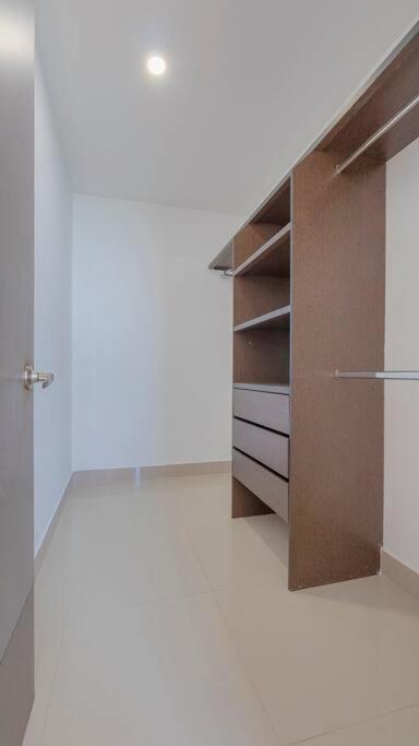 Moderno En Frente De La Playa. Apartamento Cartagena
