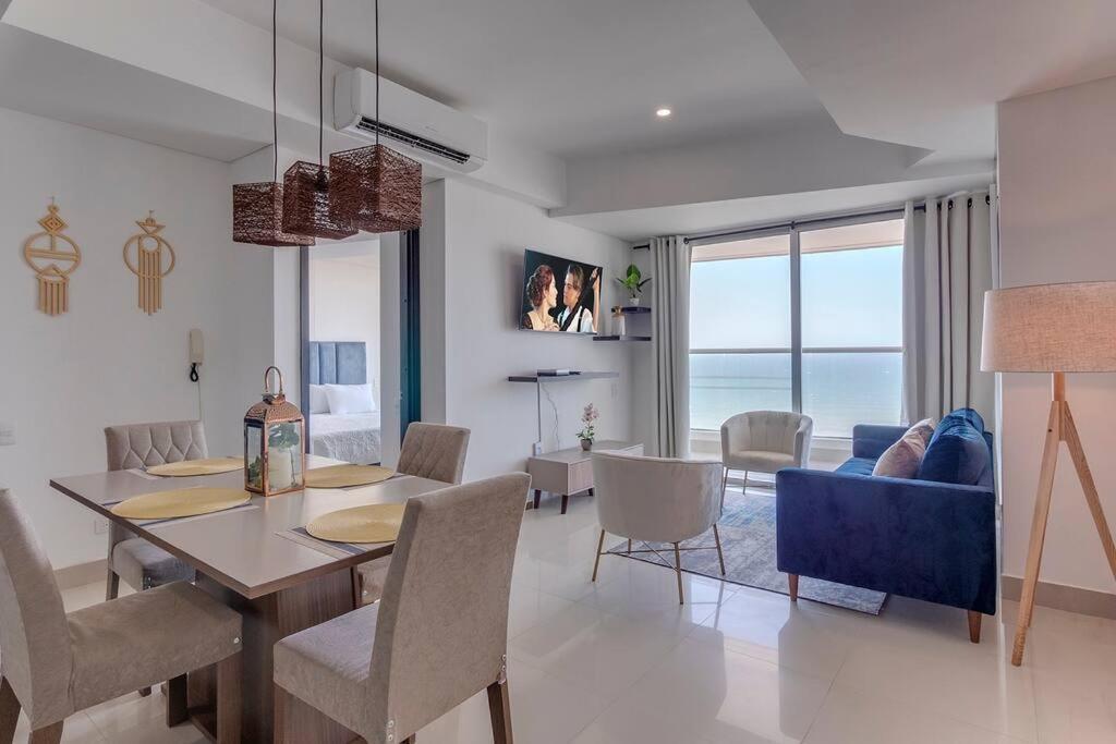Apartamento Moderno En Frente De La Playa.