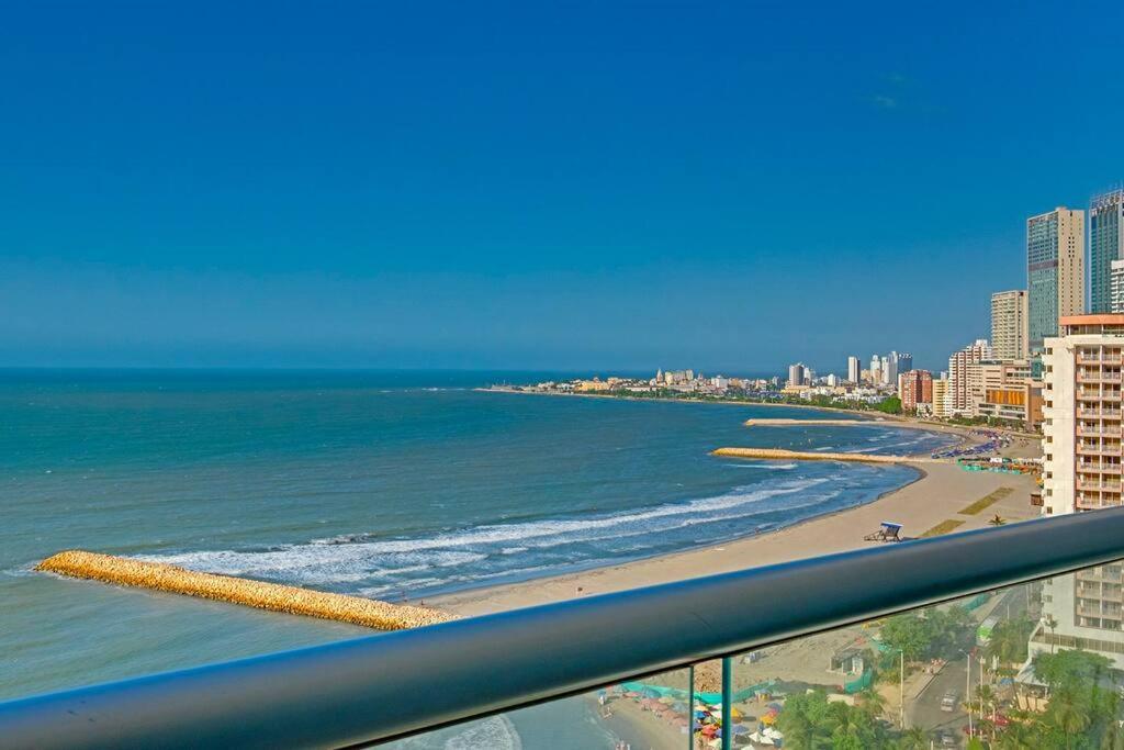 Moderno En Frente De La Playa. Apartamento Cartagena