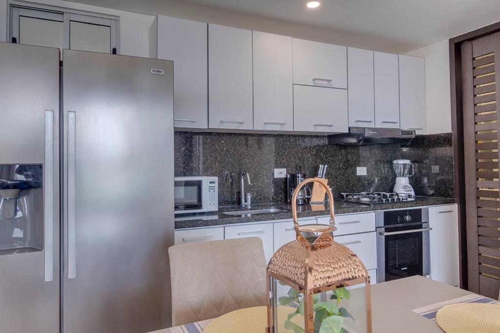 Apartamento Moderno En Frente De La Playa. *