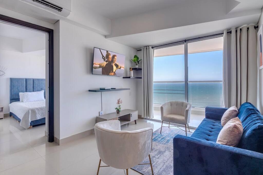 Moderno En Frente De La Playa. Apartamento *
